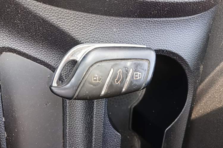 Used Roewe i5 2020 1.5L Manual 4G Connect Luxury Edition Vehicle Key