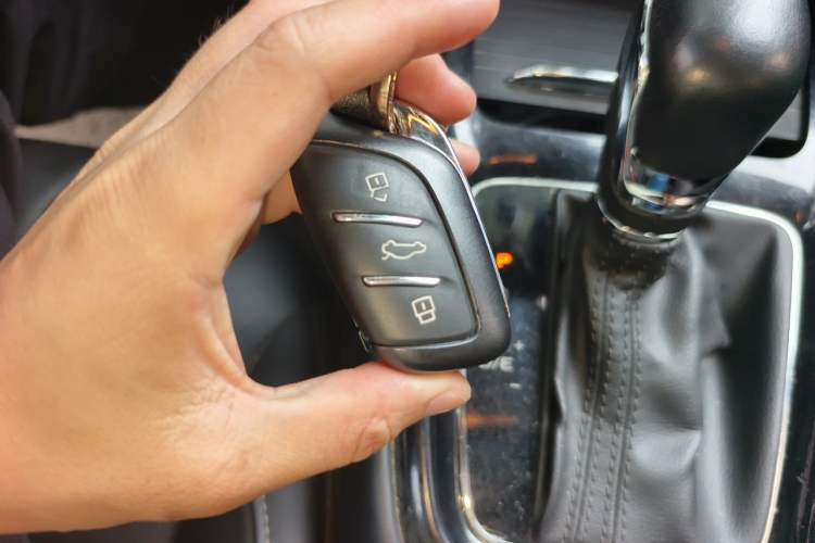 Used Roewe i5 2020 1.5L Automatic 4G Connect Luxury Flagship Edition Vehicle Key