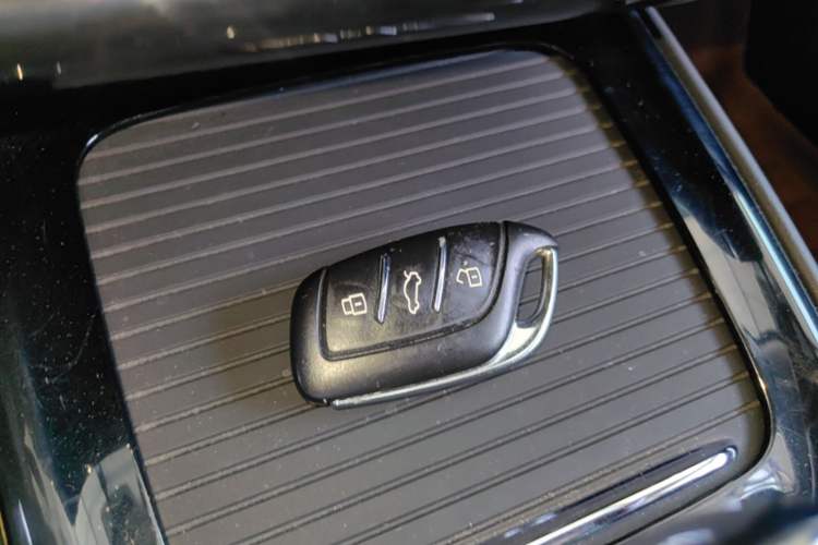 Used Roewe i5 2020 1.5L Automatic 4G Connect Luxury Flagship Edition Vehicle Key