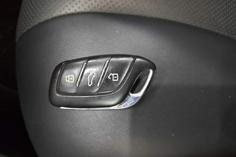 Used Roewe i5 2020 1.5L Automatic 4G Connect Luxury Flagship Edition Vehicle Key