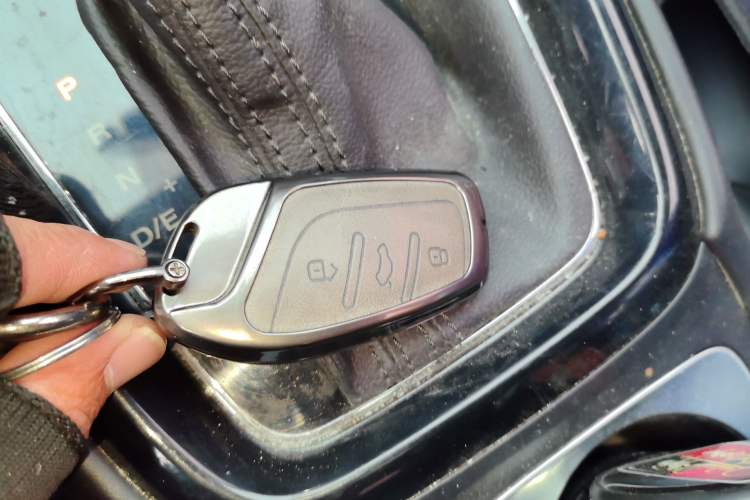 Used Roewe i5 2020 1.5L Automatic 4G Connect Luxury Flagship Edition Vehicle Key