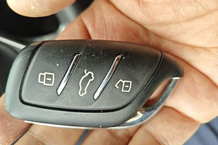 Used Roewe i5 2020 1.5L Automatic 4G Connect Luxury Flagship Edition Vehicle Key