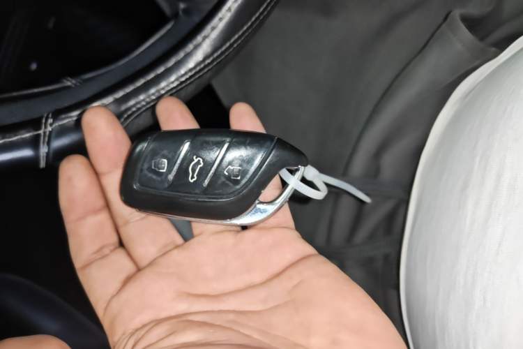 Used Roewe i5 2020 1.5L Automatic 4G Connect Luxury Flagship Edition Vehicle Key