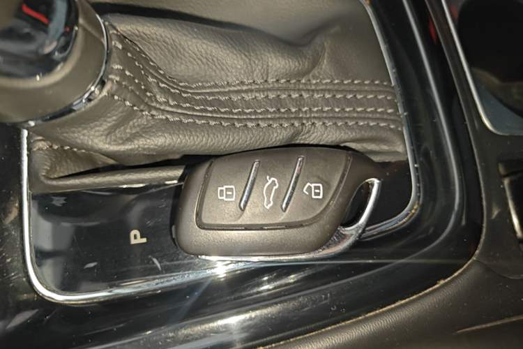 Used Roewe i5 2020 1.5L Automatic 4G Connect Luxury Flagship Edition Vehicle Key
