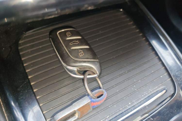 Used Roewe i5 2020 1.5L Automatic 4G Connect Luxury Flagship Edition Vehicle Key