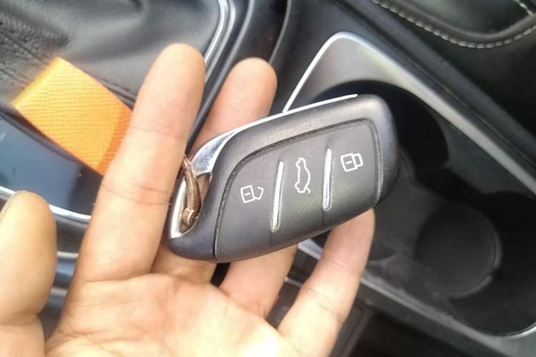 Used Roewe i5 2020 1.5L Automatic 4G Connect Luxury Flagship Edition Vehicle Key