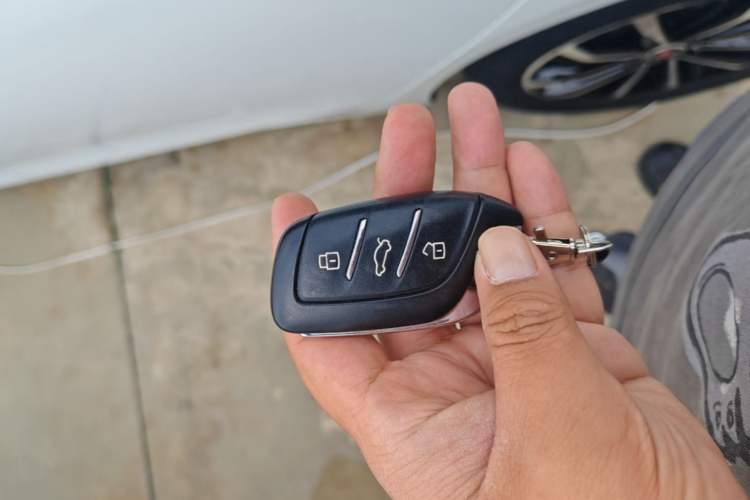 Used Roewe i5 2020 1.5L Automatic 4G Connect Luxury Flagship Edition Vehicle Key