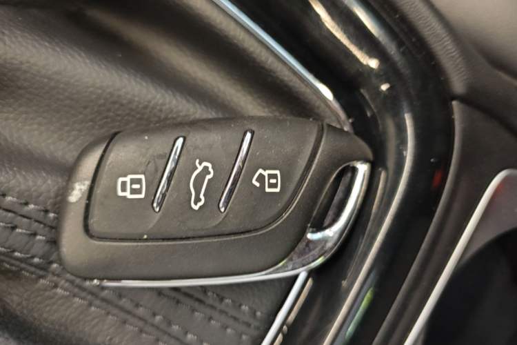 Used Roewe i5 2020 1.5L Automatic 4G Connect Luxury Flagship Edition Vehicle Key
