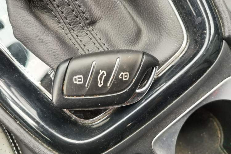 Used Roewe i5 2020 1.5L Automatic 4G Connect Luxury Flagship Edition Vehicle Key