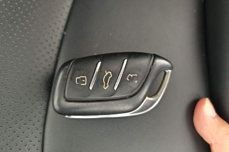 Used Roewe i5 2020 1.5L Automatic 4G Connect Luxury Flagship Edition Vehicle Key