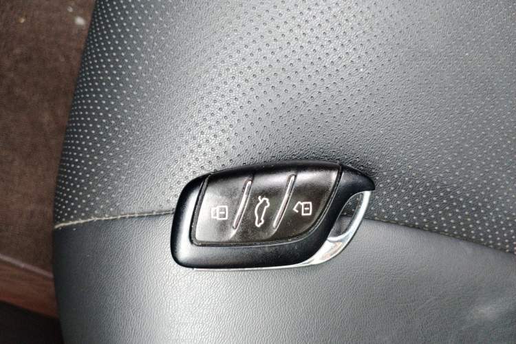Used Roewe i5 2020 1.5L Automatic 4G Connect Luxury Flagship Edition Vehicle Key