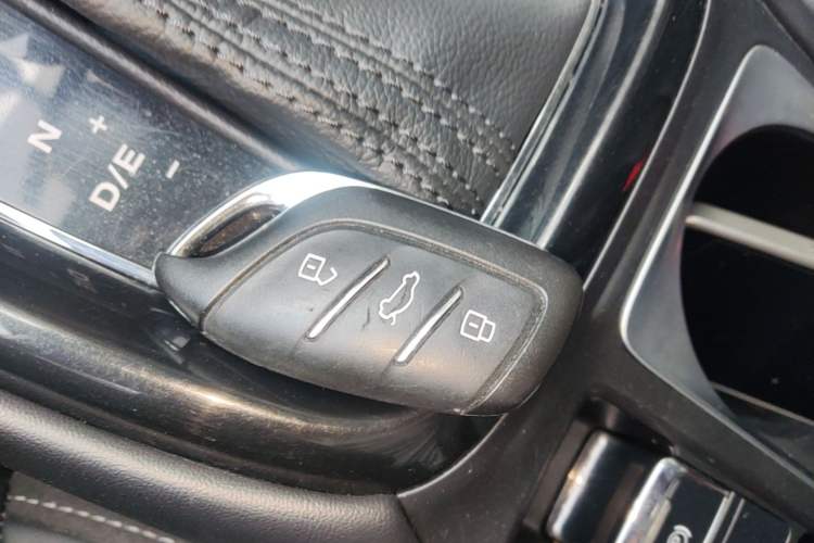 Used Roewe i5 2020 1.5L Automatic 4G Connect Luxury Flagship Edition Vehicle Key