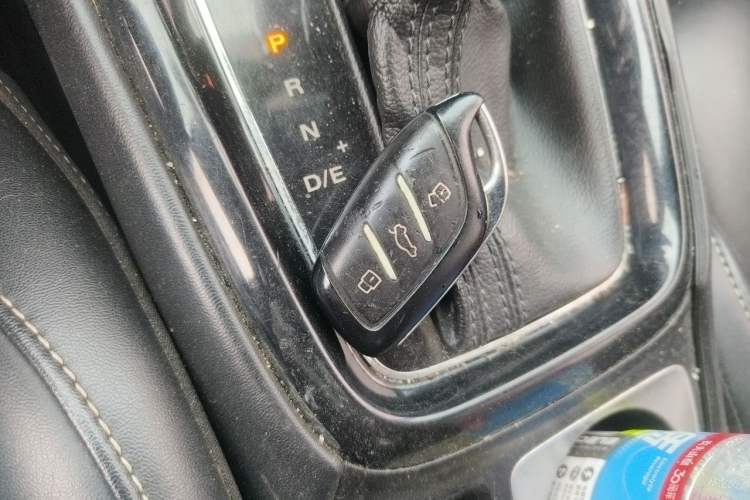 Used Roewe i5 2020 1.5L Automatic 4G Connect Luxury Flagship Edition Vehicle Key