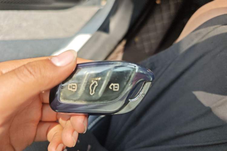 Used Roewe i5 2020 1.5L Automatic 4G Connect Luxury Flagship Edition Vehicle Key