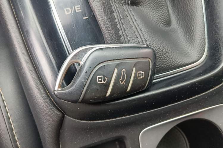 Used Roewe i5 2020 1.5L Automatic 4G Connect Luxury Flagship Edition Vehicle Key