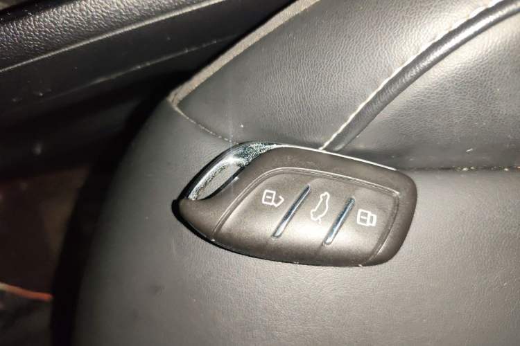 Used Roewe i5 2020 1.5L Manual 4G Connect Leehao Flagship Edition Vehicle Key