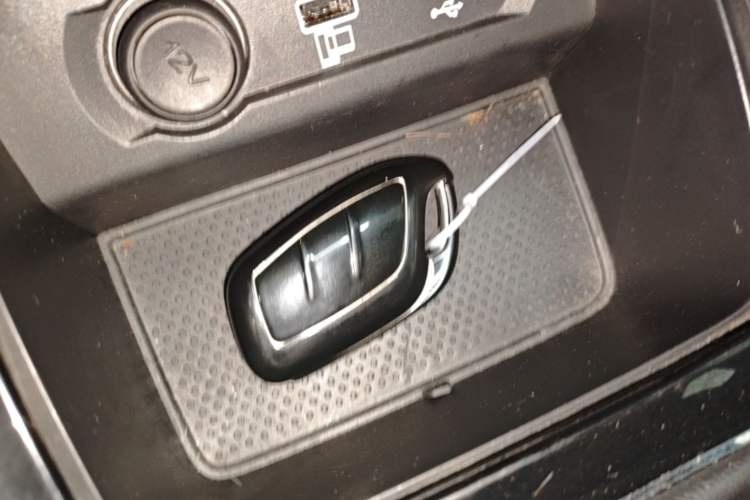 Used Roewe i5 2020 1.5L Automatic 4G Connect Luxury Flagship Edition Vehicle Key