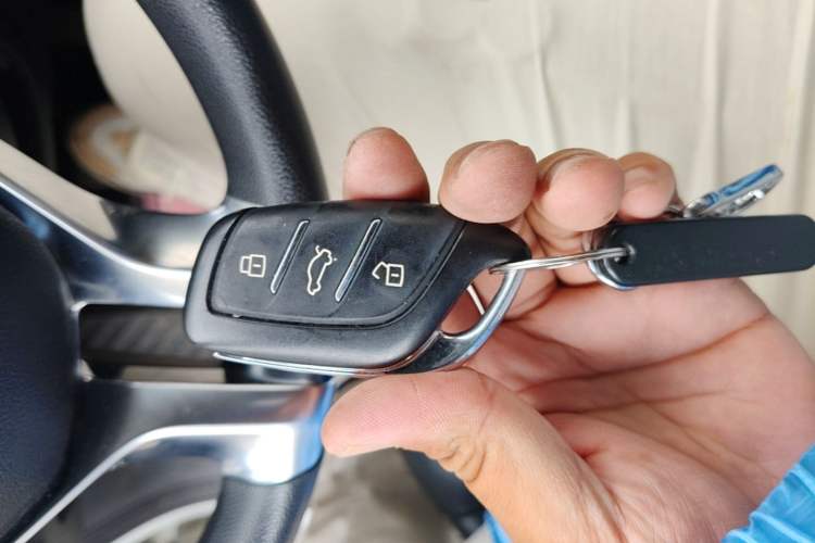Used Roewe i5 2020 1.5L Automatic 4G Connect Luxury Flagship Edition Vehicle Key