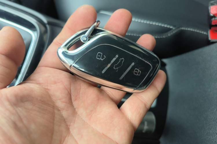 Used Roewe i5 2020 1.5L Automatic 4G Connect Luxury Flagship Edition Vehicle Key