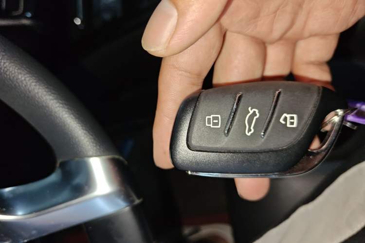 Used Roewe i5 2020 1.5L Automatic 4G Connect Luxury Flagship Edition Vehicle Key