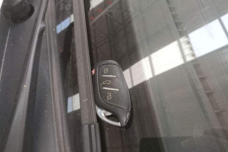 Used Roewe i5 2020 1.5L Manual 4G Connect Luxury Edition Vehicle Key