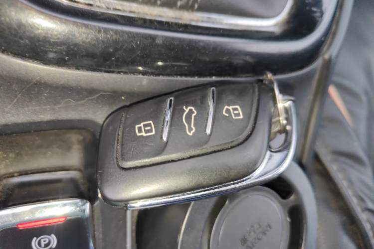 Used Roewe i5 2020 1.5L Automatic 4G Connect Luxury Flagship Edition Vehicle Key