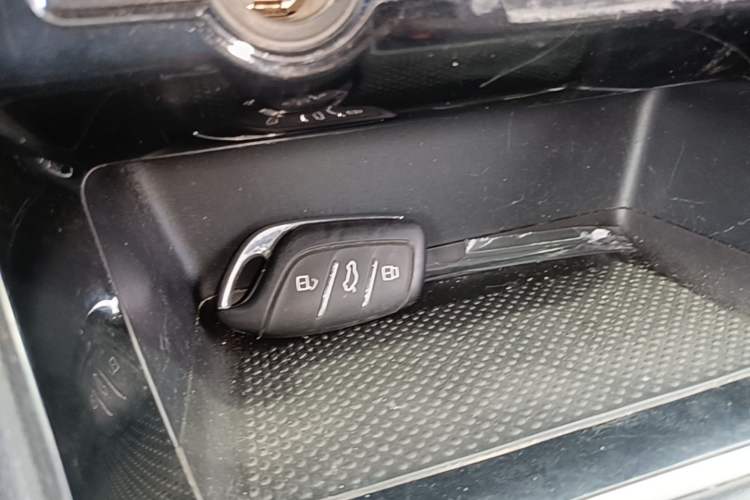 Used Roewe i5 2020 1.5L Manual 4G Connect Luxury Edition Vehicle Key
