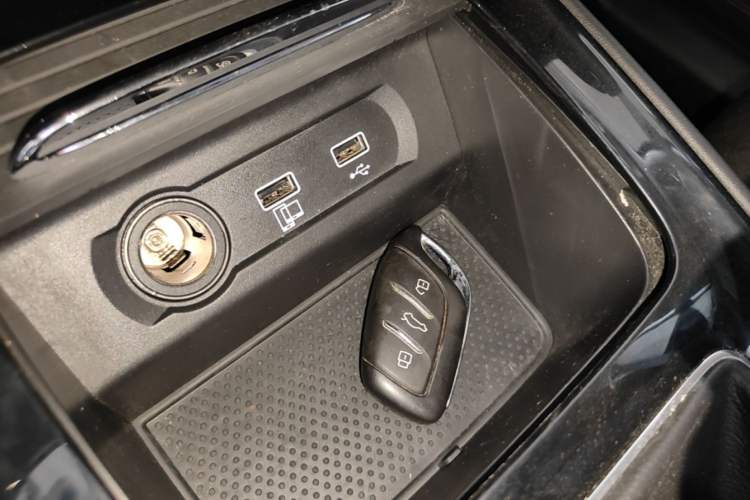 Used Roewe i5 2020 1.5L Automatic 4G Connected Linghao Edition Vehicle Key