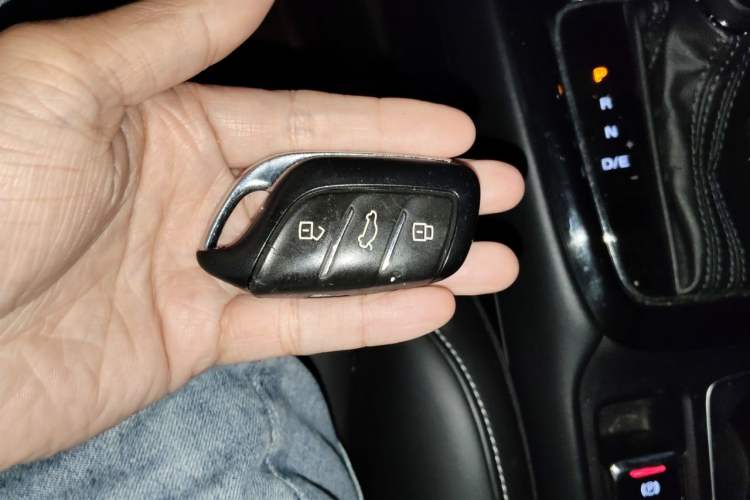 Used Roewe i5 2020 1.5L Automatic 4G Connect Luxury Flagship Edition Vehicle Key