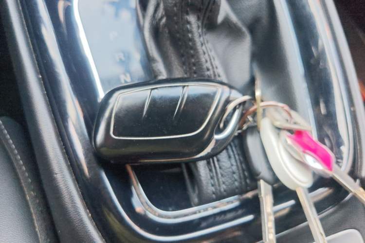 Used Roewe i5 2020 1.5L Automatic 4G Connect Luxury Flagship Edition Vehicle Key