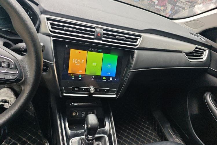 Used Roewe i5 2020 1.5L Automatic 4G Connect Luxury Flagship Edition Audio And AC Panel