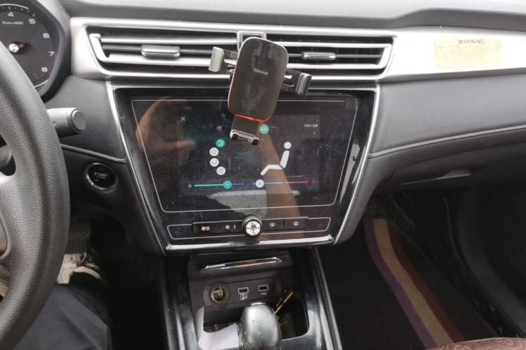 Used Roewe i5 2020 1.5L Automatic 4G Connected Linghao Edition Audio And AC Panel