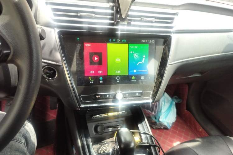 Used Roewe i5 2020 1.5L Automatic 4G Connect Luxury Flagship Edition Audio And AC Panel