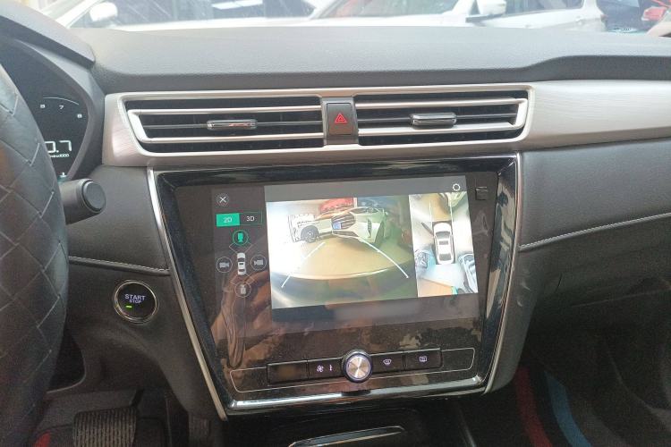 Used Roewe i5 2020 1.5L Automatic 4G Connect Luxury Flagship Edition Audio And AC Panel