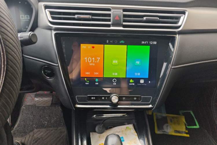 Used Roewe i5 2020 1.5L Automatic 4G Connect Luxury Flagship Edition Audio And AC Panel