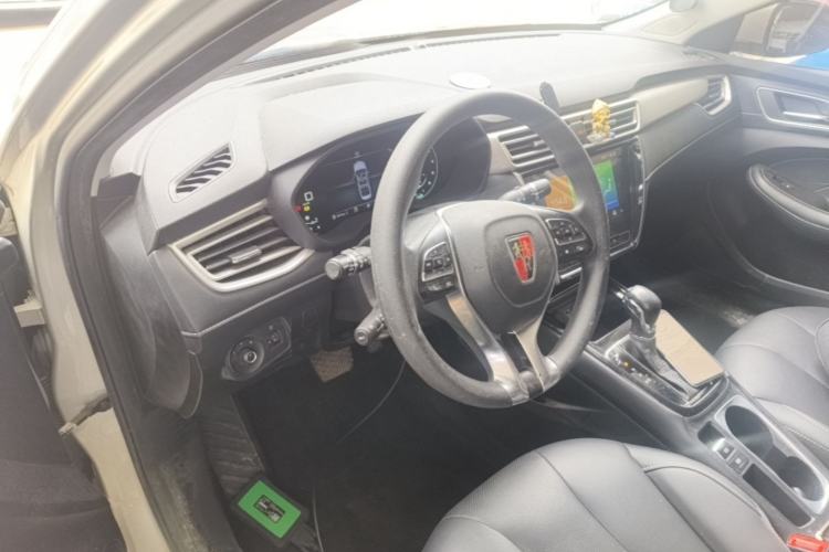 Used Roewe i5 2020 1.5L Automatic 4G Connect Luxury Flagship Edition Center Console