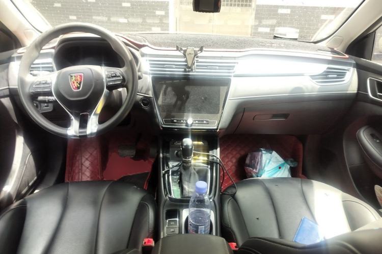 Used Roewe i5 2020 1.5L Automatic 4G Connect Luxury Flagship Edition Center Console