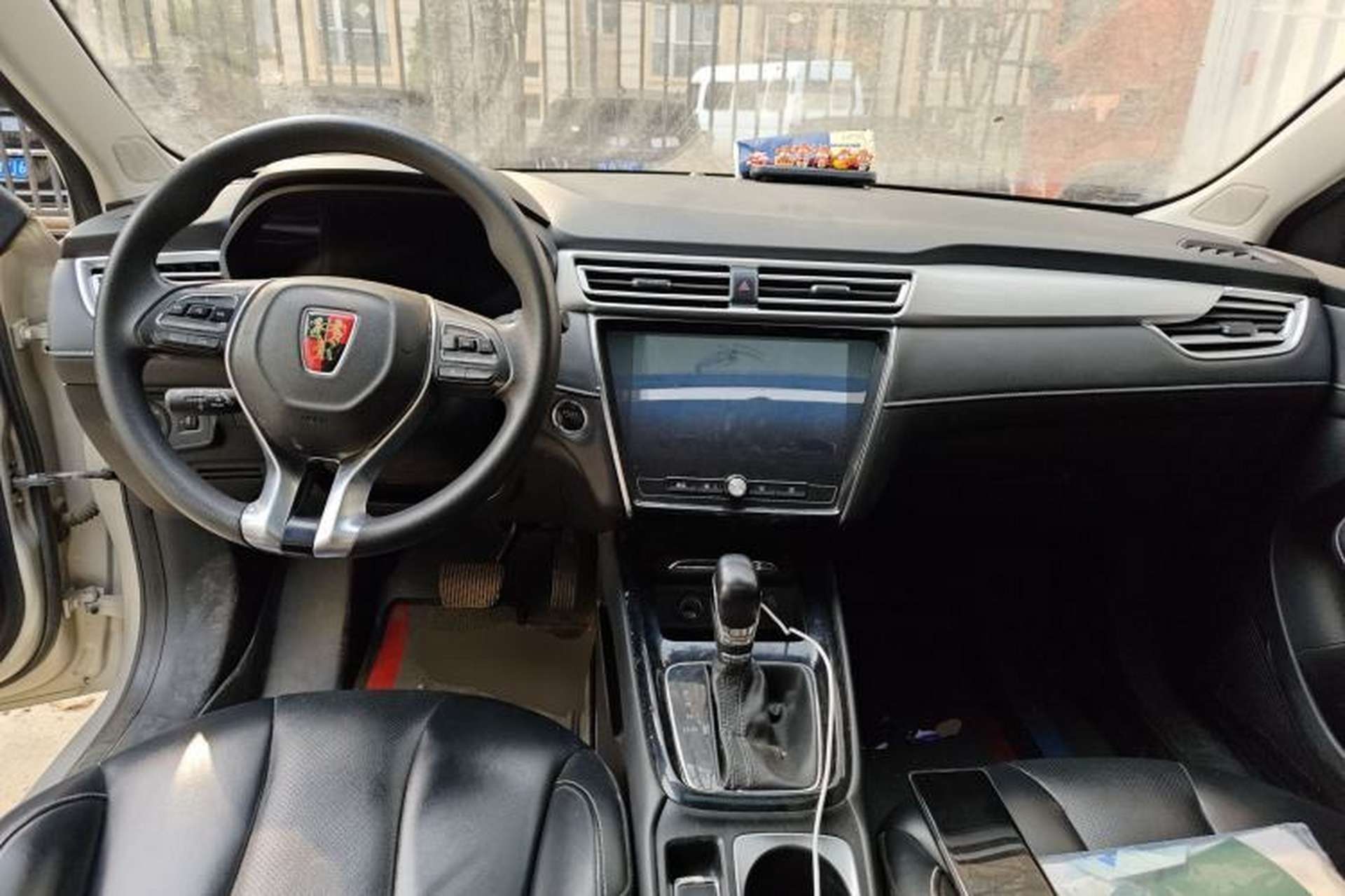 Used Roewe i5 2020 1.5L Automatic 4G Connect Luxury Flagship Edition Center Console