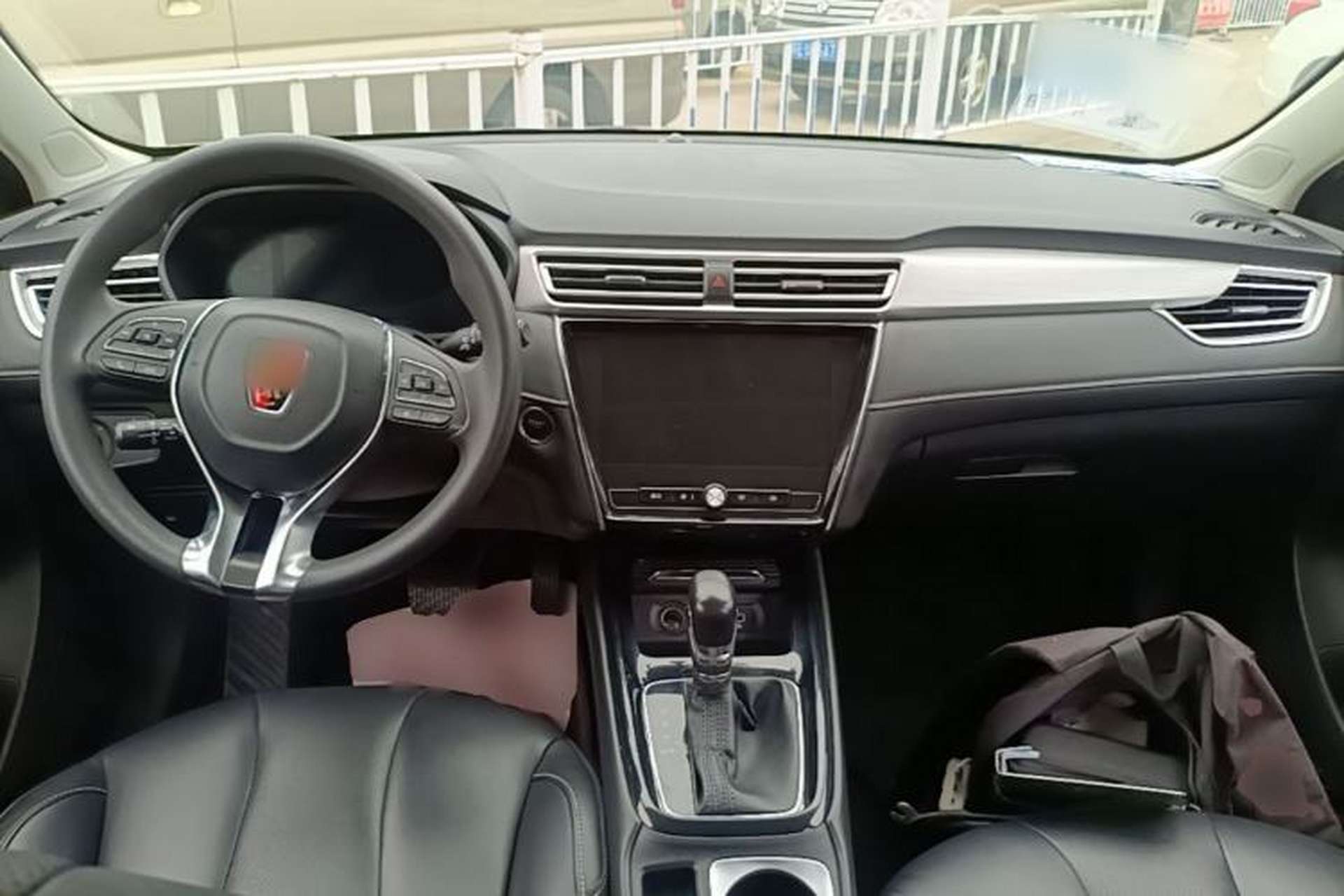 Used Roewe i5 2020 1.5L Automatic 4G Connect Luxury Flagship Edition Center Console