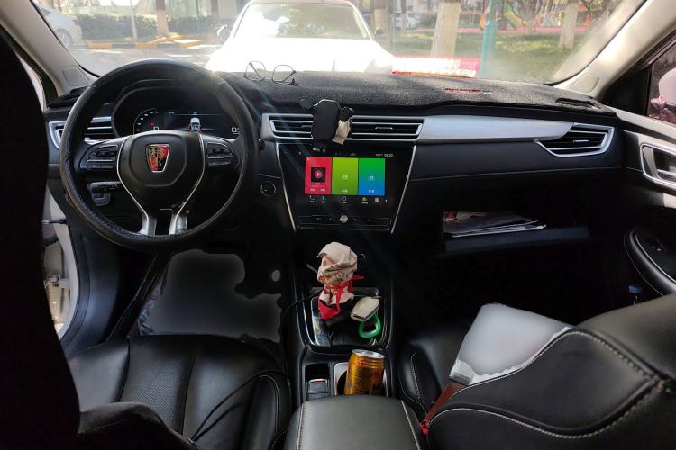 Used Roewe i5 2020 1.5L Automatic 4G Connect Luxury Flagship Edition Center Console