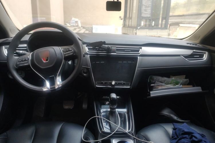 Used Roewe i5 2020 1.5L Automatic 4G Connect Luxury Flagship Edition Center Console