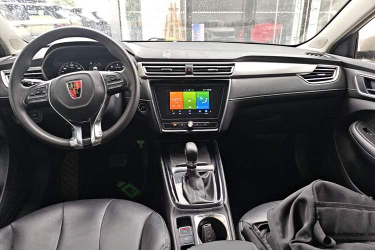 Used Roewe i5 2020 1.5L Automatic 4G Connected Linghao Edition Center Console