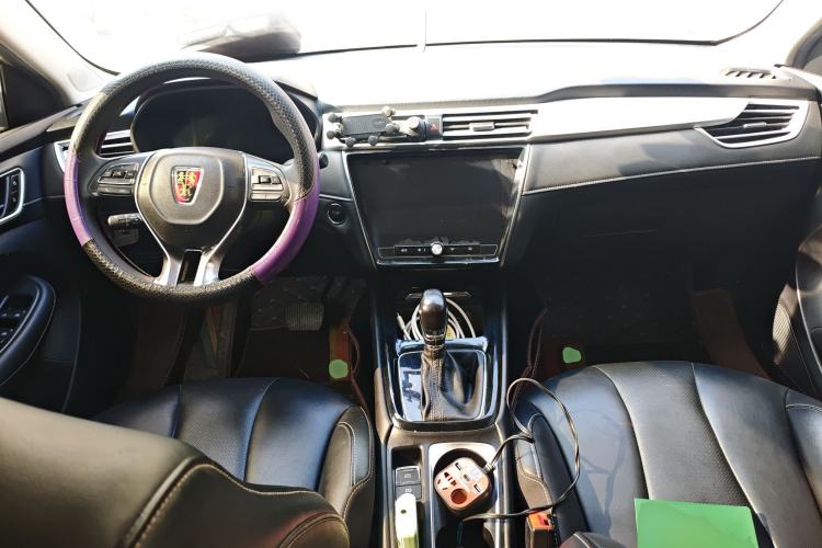 Used Roewe i5 2020 1.5L Automatic 4G Connect Luxury Flagship Edition Center Console