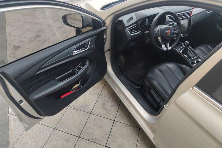 Used Roewe i5 2020 1.5L Automatic 4G Connect Luxury Flagship Edition Driver Seat