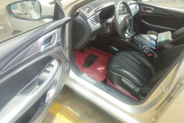 Used Roewe i5 2020 1.5L Automatic 4G Connect Luxury Flagship Edition Driver Seat