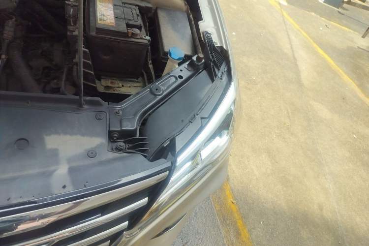 Used Roewe i5 2020 1.5L Automatic 4G Connect Luxury Flagship Edition Engine Bay Left