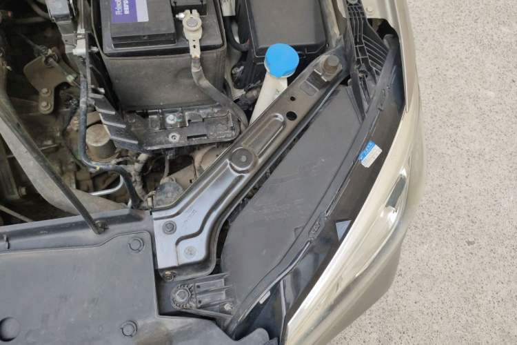 Used Roewe i5 2020 1.5L Automatic 4G Connect Luxury Flagship Edition Engine Bay Left