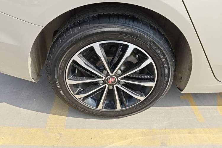 Used Roewe i5 2020 1.5L Manual 4G Connect Leehao Flagship Edition Exterior 2