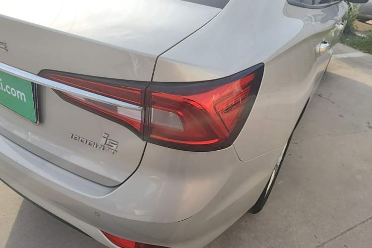 Used Roewe i5 2020 1.5L Manual 4G Connect Luxury Edition Exterior 3