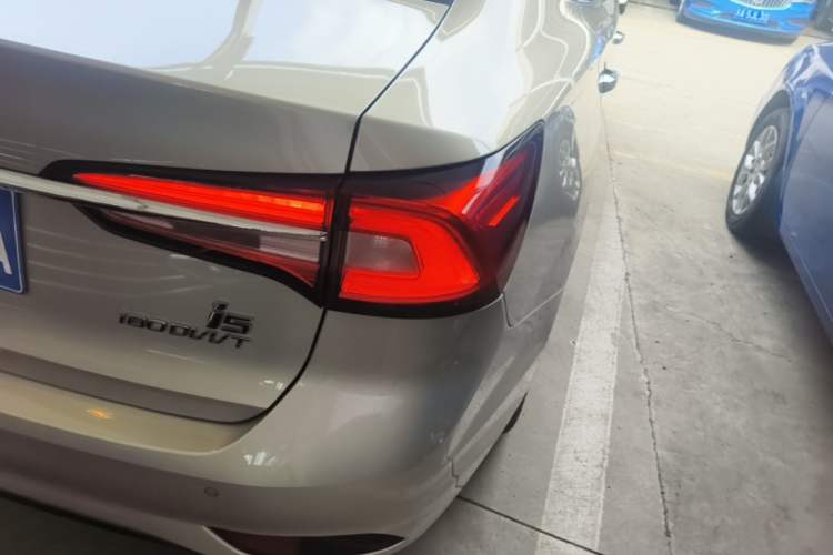 Used Roewe i5 2020 1.5L Automatic 4G Connect Luxury Flagship Edition Exterior 3